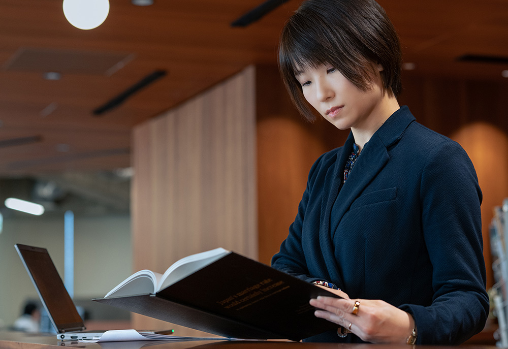 潤沢な財源と先代が培ってきた人脈。<br>歴史を基盤としたネットワークが<br>社会を動かす